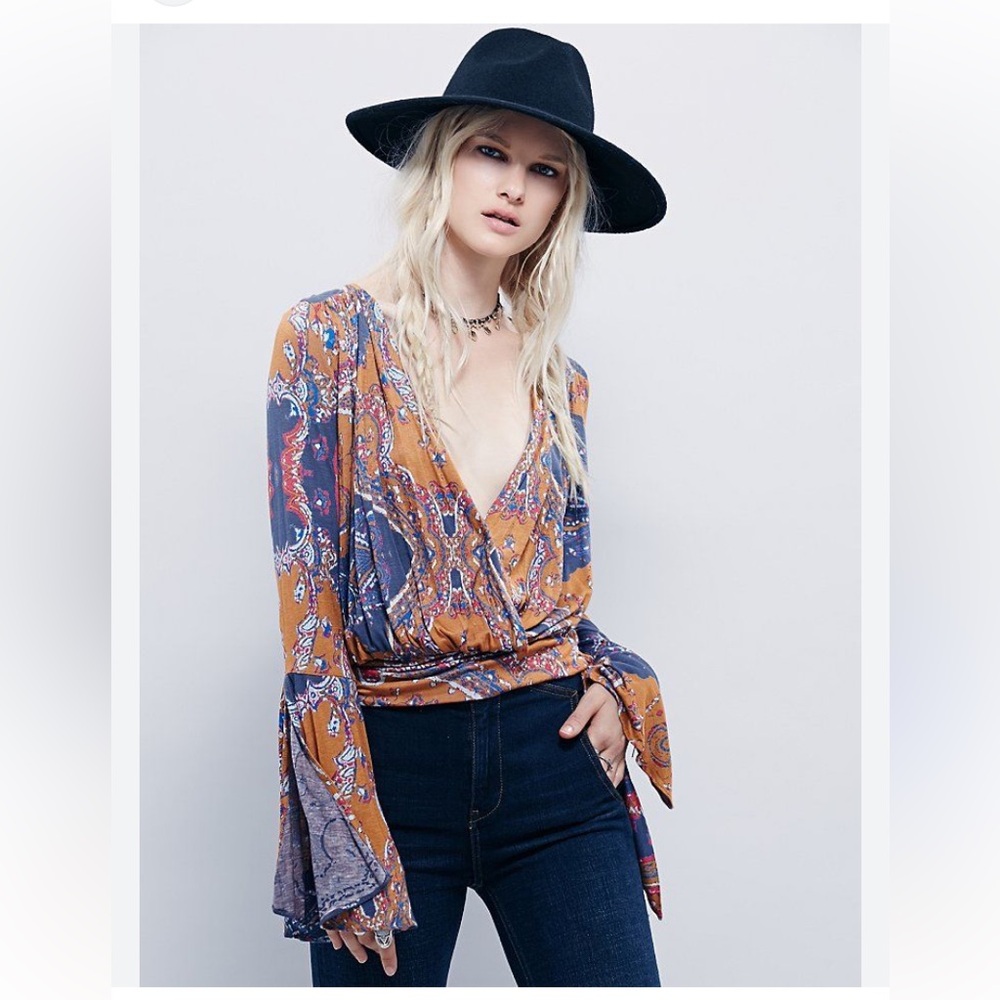 Free People Fiona Bell Sleeve Top Womens Small NWT